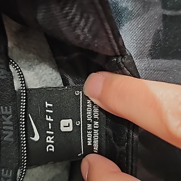 Nike Boys L black & grey hoodie - Picture 2 of 2